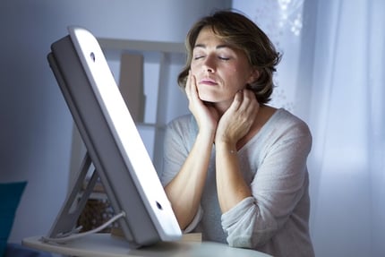 woman-sitting-at-light-therapy-box.jpg